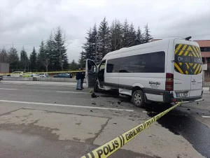 Afyonkarahisar’da Minibüs Motosiklete Çarptı