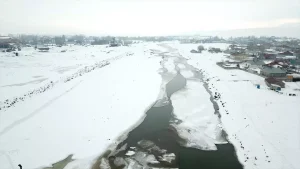 Ağrı’da Murat Nehri Buzla Kaplandı