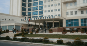 AKP’li belediyenin hukuksuzluğu yargıdan döndü: 65 yaş üstüne biniş sınırı iptal