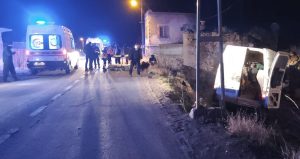 Aksaray’da tarım işçilerini taşıyan minibüs duvara çarptı: 14 yaralı