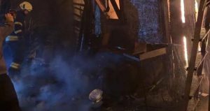 Alevler arasında kalan kadın hayatını kaybetti