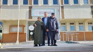 Amasya’da 30 yıllık evli çift birlikte okuma yazma öğreniyor