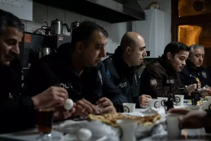 Ankara’da Polisler Ramazan’ın İlk Sahurunu Görev Başında Yaptı