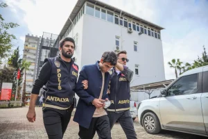 Antalya’da Bıçaklı Cinayet