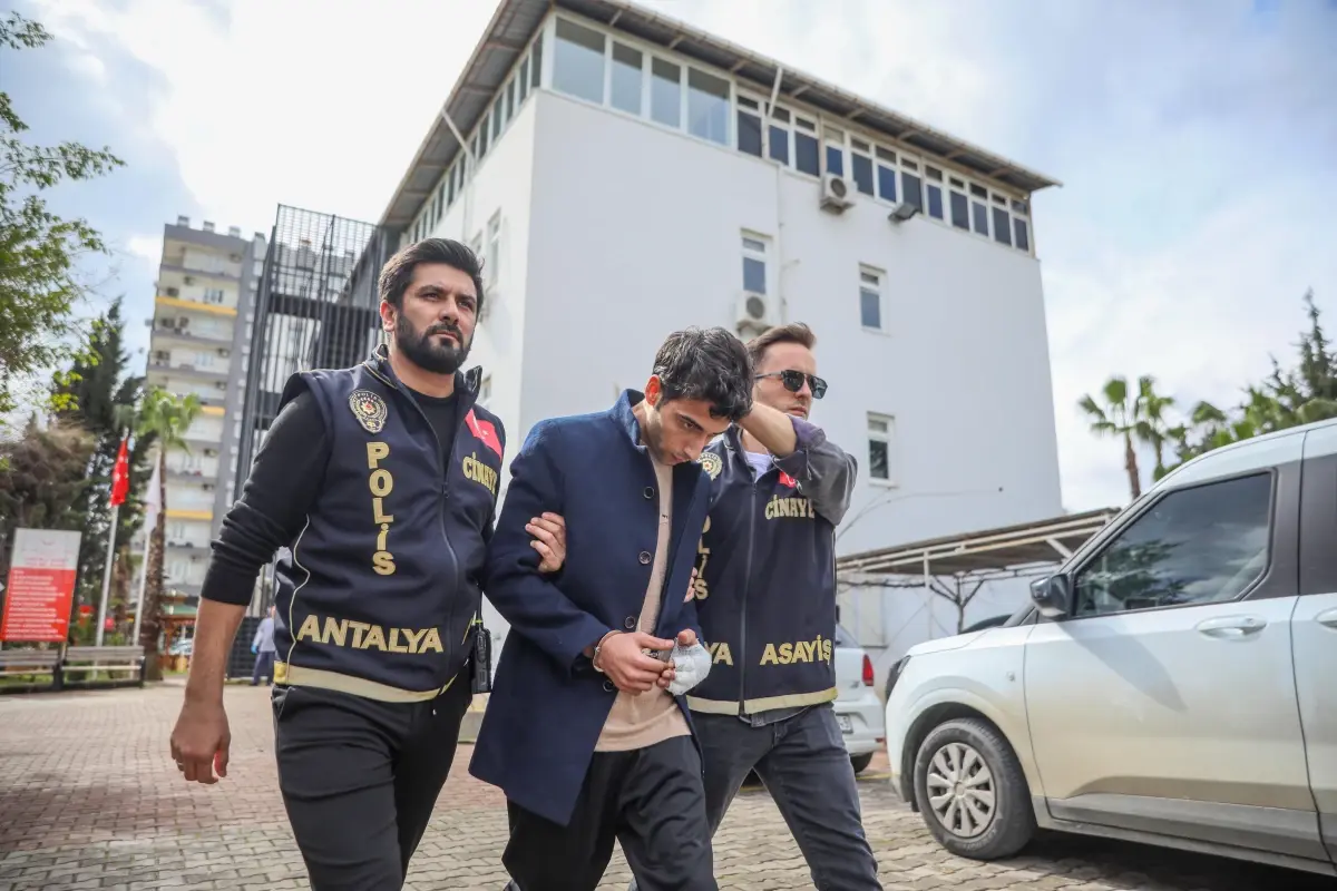 Antalya’da Bıçaklı Cinayet