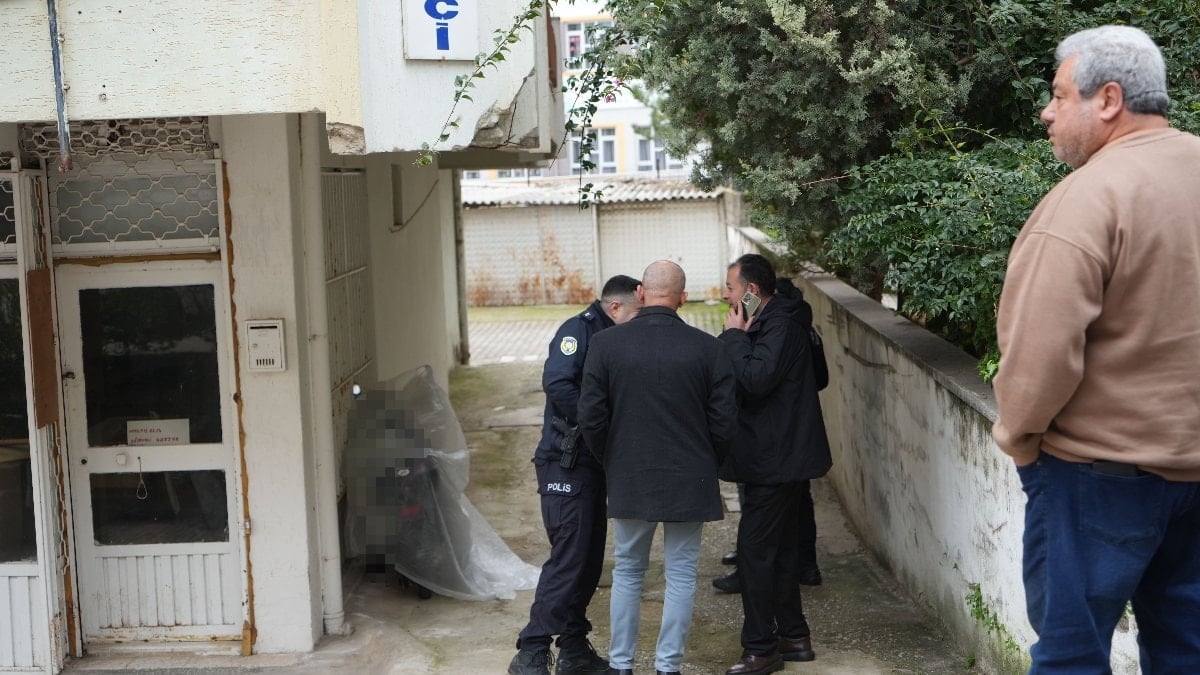 Antalya’da çay içmek için geldiği dükkanın açılmasını beklerken hayatını kaybetti