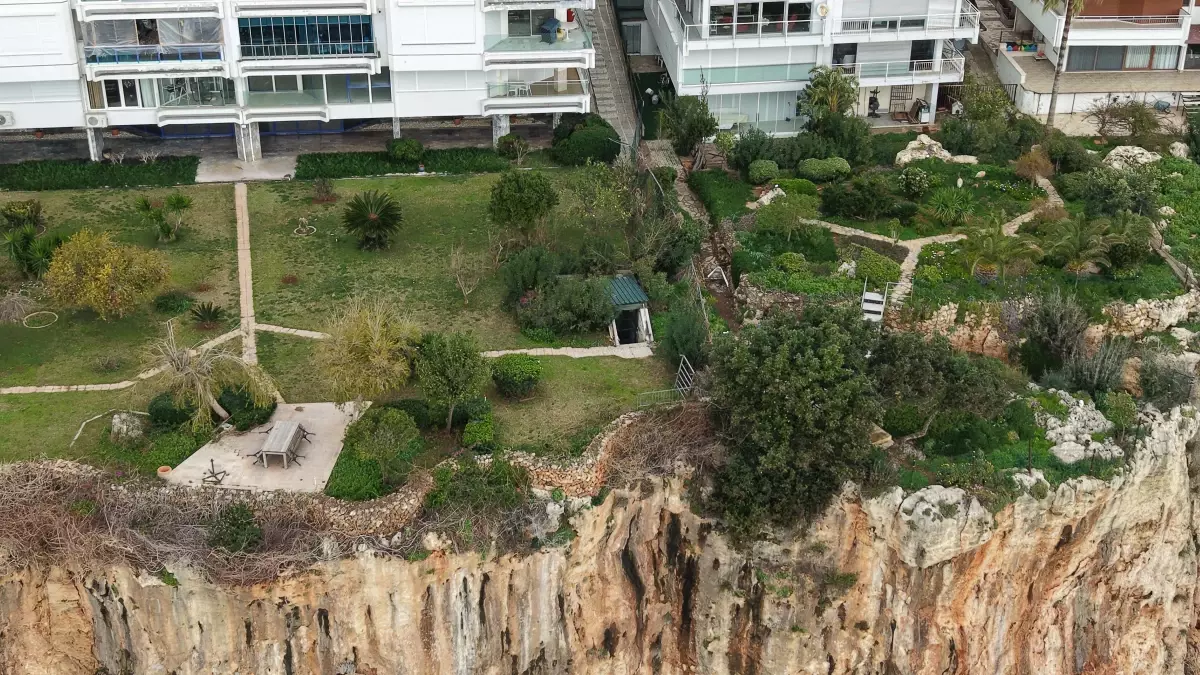 Antalya’da Kaçak Falez Yapıları Mühürlendi