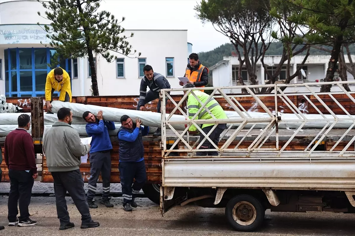 Antalya’da Üreticilere Sera Naylonu Desteği
