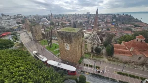 Antalya’daki Tarihi Burçlar Çökme Riskiyle Karşı Karşıya