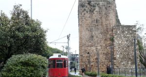 Antalya’nın 2 bin yıllık burçları tehlike altında