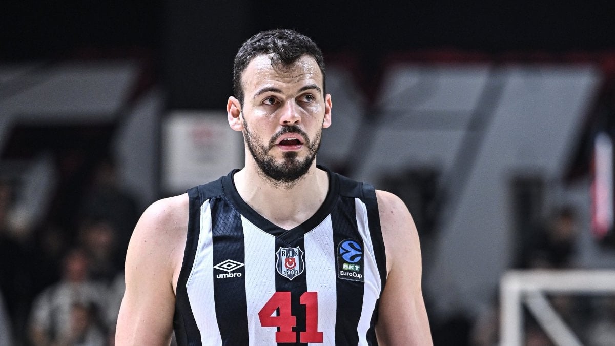 Ante Zizic hırsıyla panyayı kırdı, potayı parçaladı