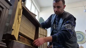 Antika Radyo Tutkusu Kuaförü Antikacı Yaptı