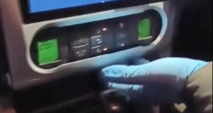 Araç teybine uyuşturucu zulalayan çete çökertildi: 3 tutuklama