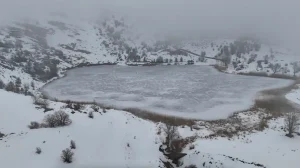 Ardos Gölü Buz Tutdu