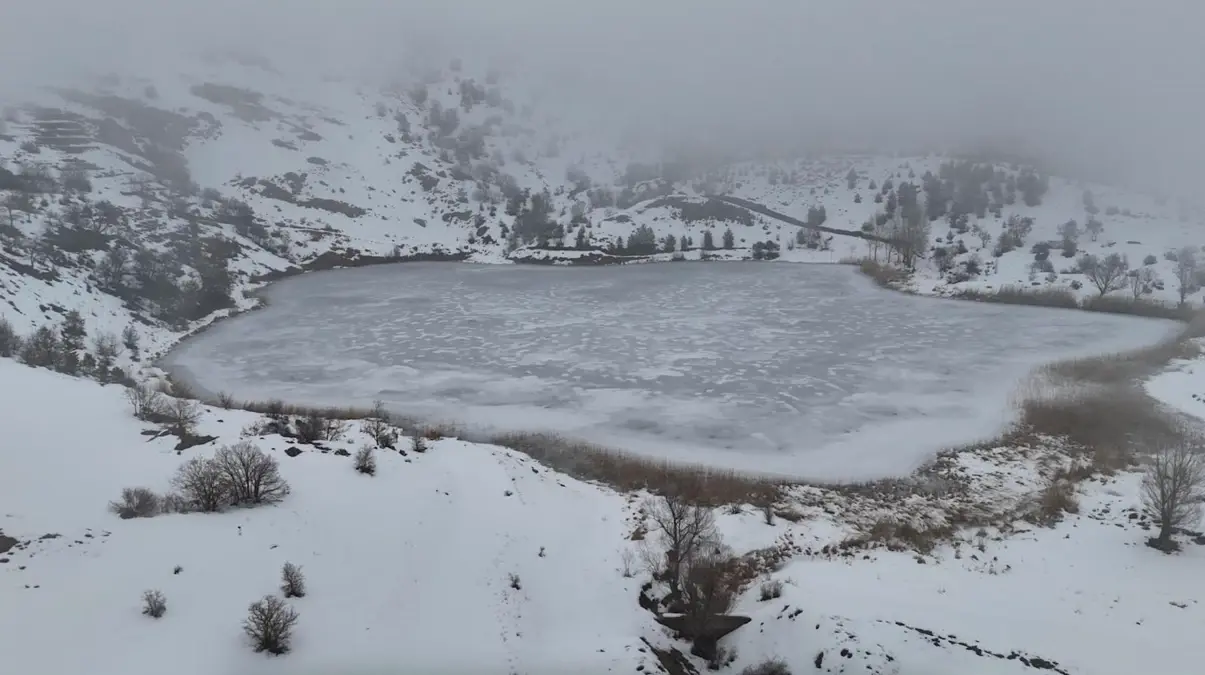 Ardos Gölü Buz Tutdu