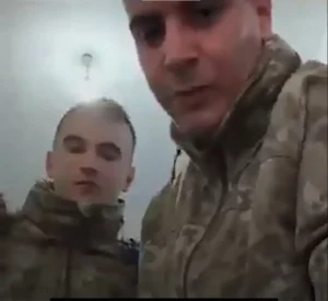 Askerler, yasağa rağmen canlı yayın yaptı! Takipçilerden istedikleri ise skandal