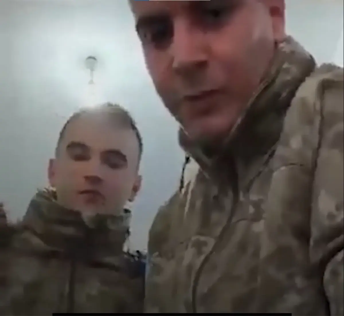 Askerler, yasağa rağmen canlı yayın yaptı! Takipçilerden istedikleri ise skandal