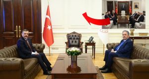 Atatürk mü kalktı koltuklar mı?