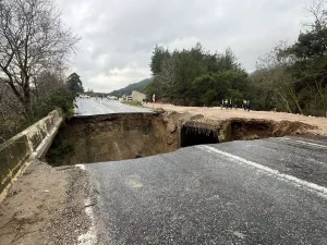 Aydın-Selçuk Yolunda Çökme