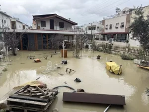 Aydın’da Sağanak Yağış Yol Çökmesine Neden Oldu
