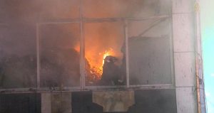 Bağcılar’da 4 katlı tekstil fabrikası alev alev yandı