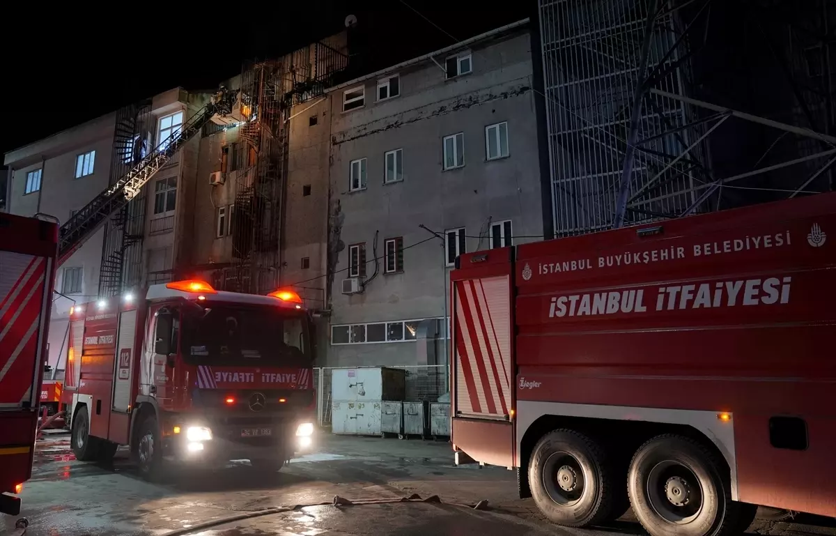 Bağcılar’da Kağıt Bardak Atölyesinde Yangın