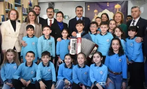 Bakan Tekin Artvin’de Öğrencilerle Buluştu