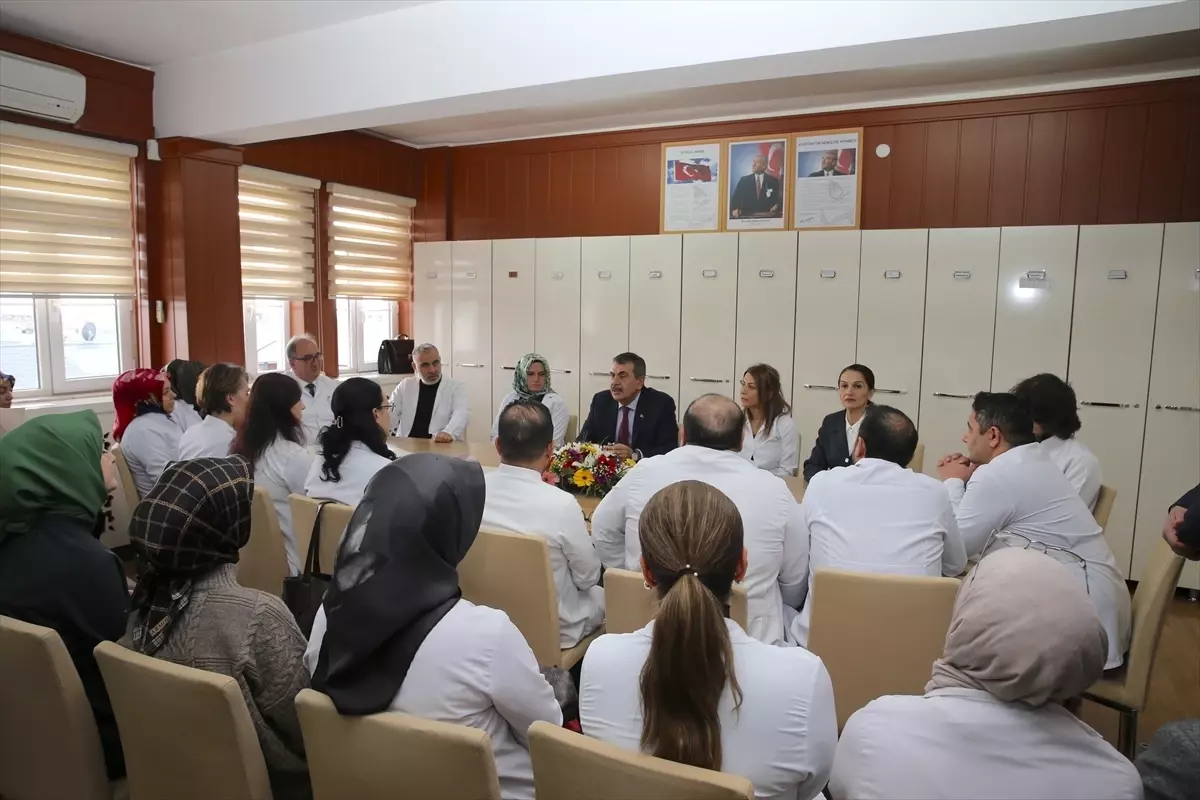 Bakan Tekin Ramazan Şenlikleri’nde Öğrencilerle Buluştu