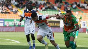 Başakşehir, Alanyaspor’u iki golle geçti