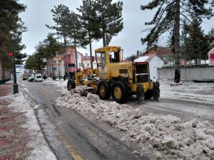 Başçiftlik’te Kar Temizliği Devam Ediyor