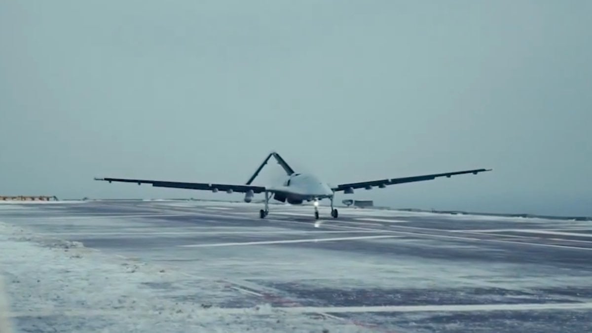 Bayraktar TB3 SİHA, Almanya’da zorlu hava şartlarına rağmen güç gösterisi yaptı