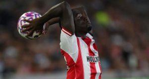 Bebeğinin cinsiyetini meşhur olan taç atışıyla öğrendi