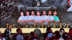 Beşiktaş’ta yeni transferler için imza töreni düzenlendi