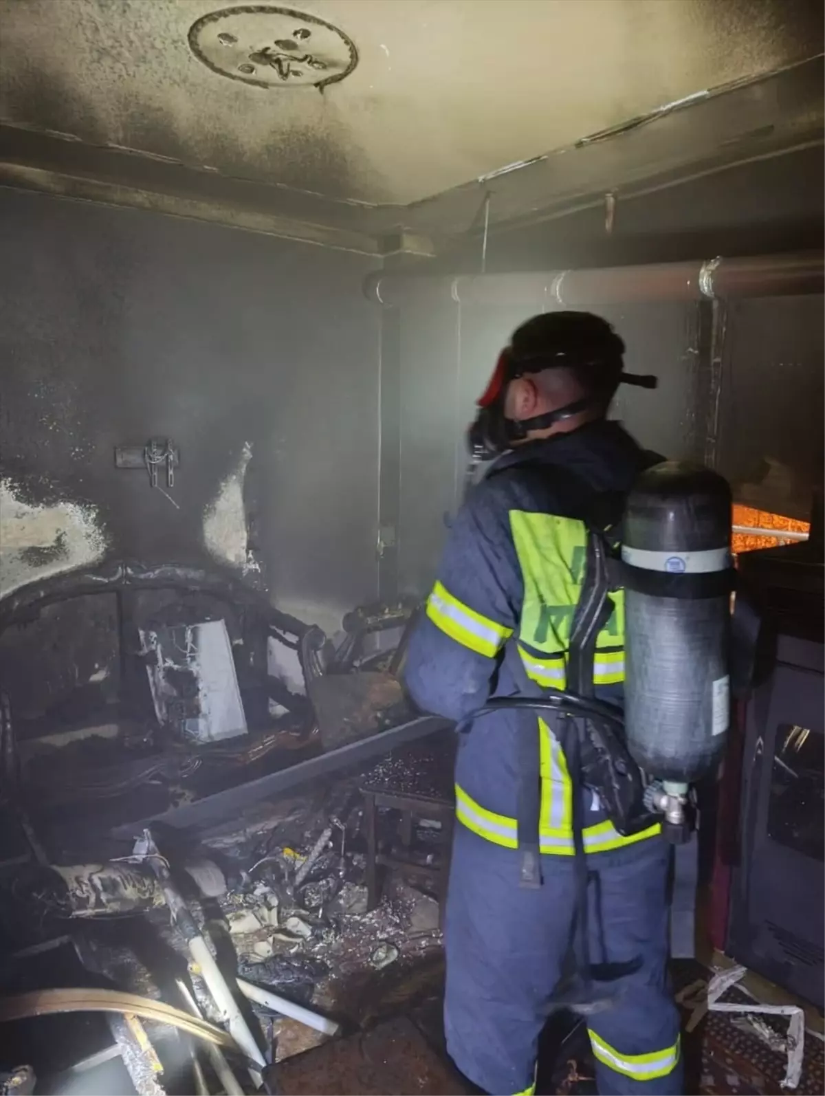 Besni’de Ev Yangını: Bir Yaralı