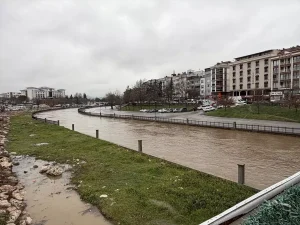 Biga’da Kuvvetli Yağışta Otoparklar Kapandı
