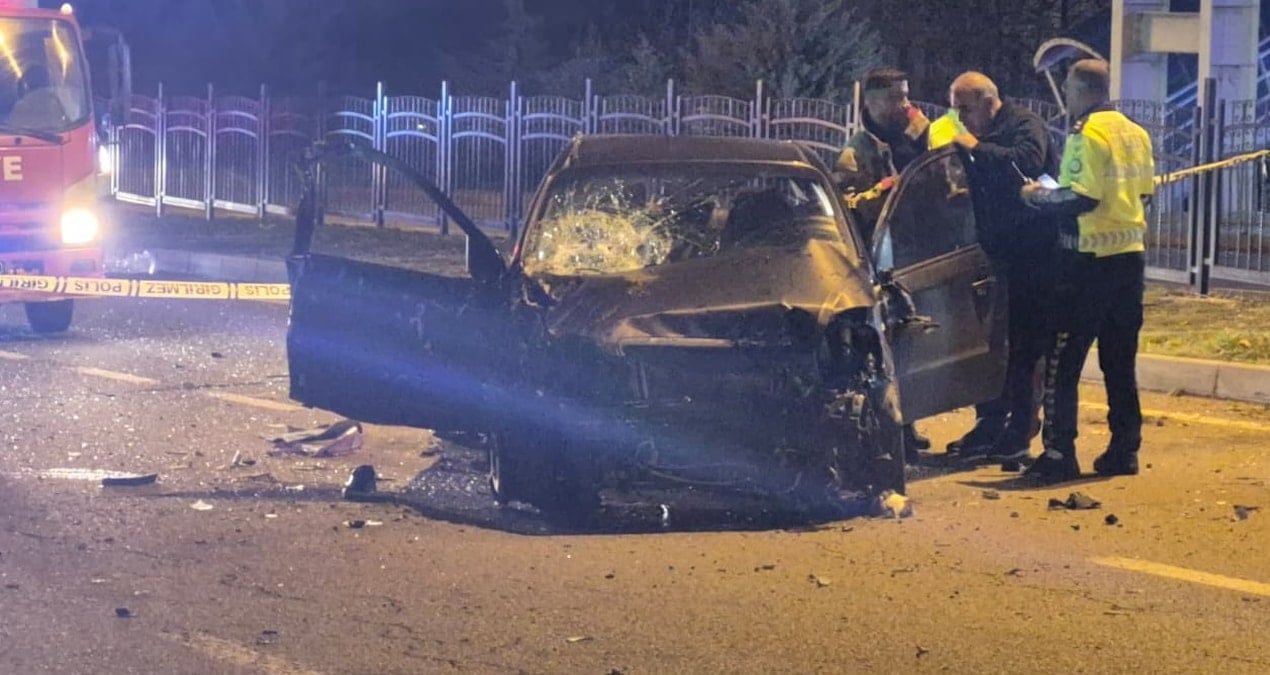 Bingöl’de takla atan otomobildeki 2 kişi yaralandı