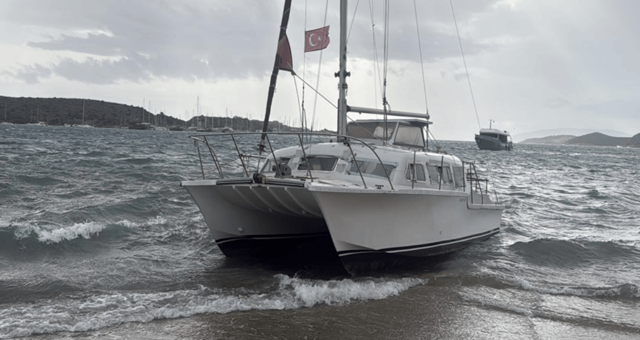 Bodrum’u fırtına vurdu: Feribot seferi iptal edildi