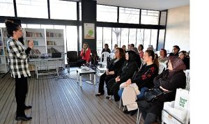 Bornova’da kadınlar hem üretiyor hem bilinçleniyor