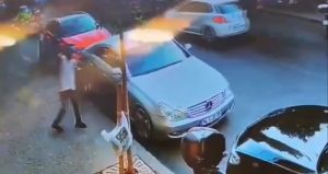 Boşanmak isteyen eşinin dükkanını 8. kez kurşunlattı