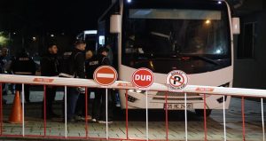 Buca Belediyesi’ne operasyon: 26 kişi adliyede