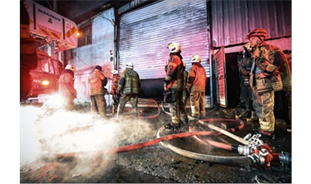 Buca’da mobilya atölyesinde yangın alarmı