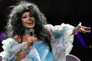 Bülent Ersoy’un Ramazan hediyesi şaşırttı: Işıltılı peçetelik