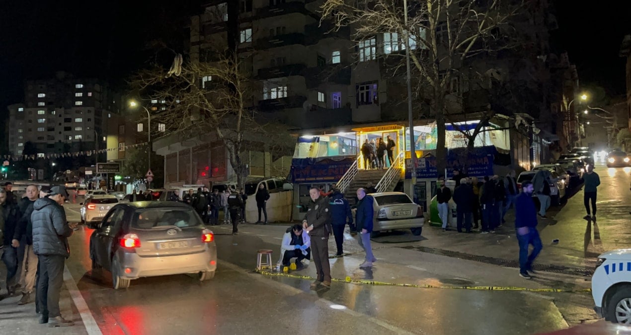 Bursa’da kahvehane çıkışı silahlı saldırı: 2 kişi ağır yaralandı