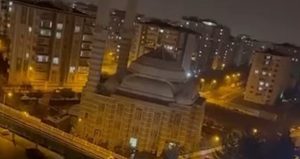 Cami hoparlöründen müzik açıp mahalleye dinlettiler