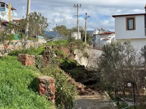 Çanakkale’de Sağanak Sonrası Duvar Çöktü