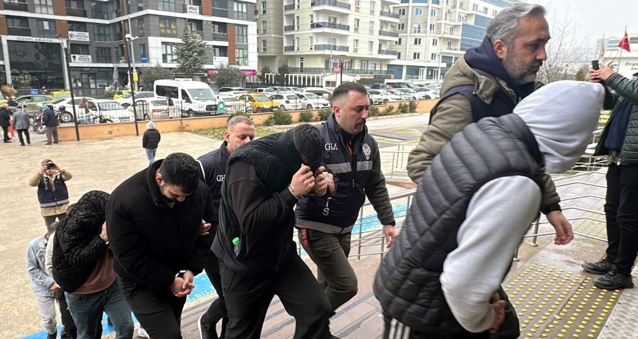 Casperlar’ın ‘Emmisini’ diplomatik plakalı araçla yurt dışına kaçıran 6 şüpheli yakalandı