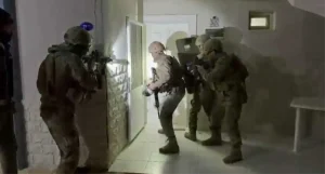 Çeşme’de firari suçlu yakalandı