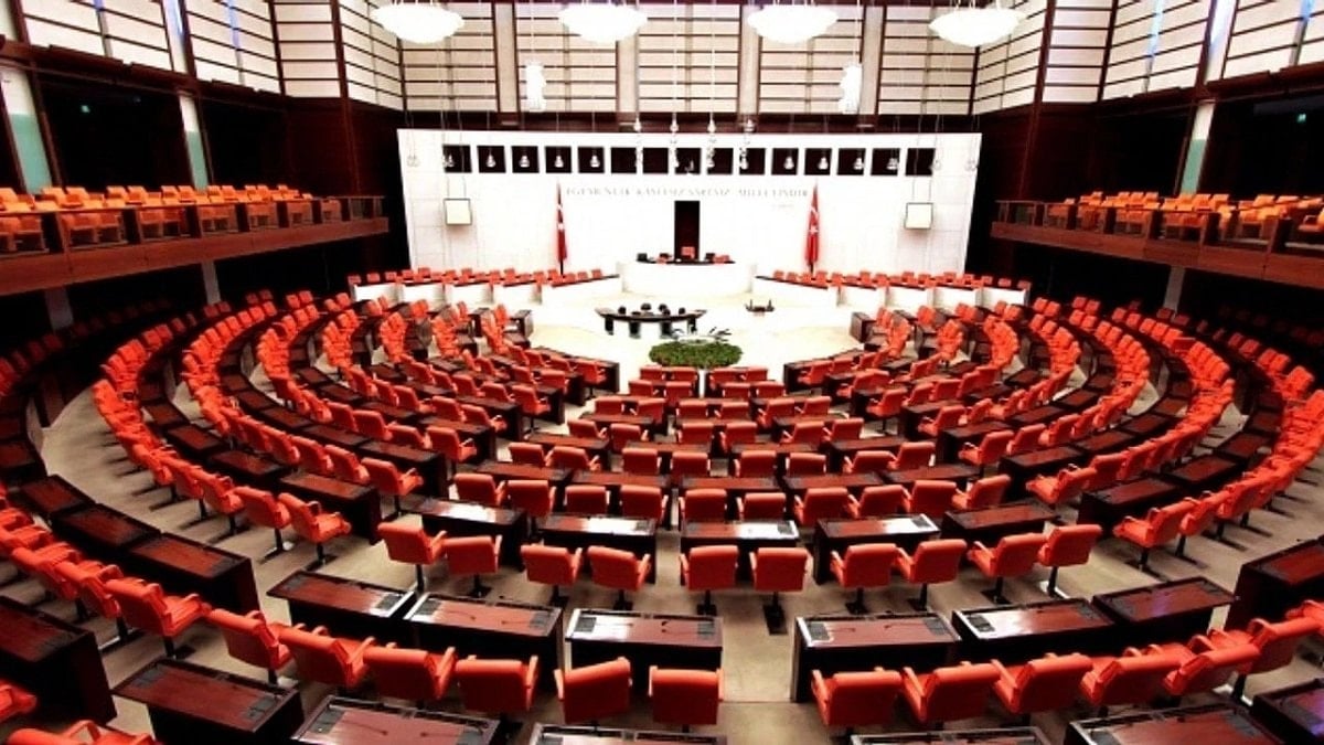 CHP, yılda 2 kez memurlara ikramiye ödenmesi için teklif verdi