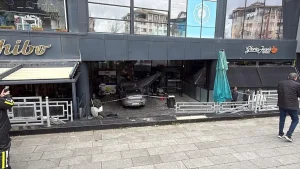 Çorlu’da Kadın Sürücü Alışveriş Merkezine Girdi