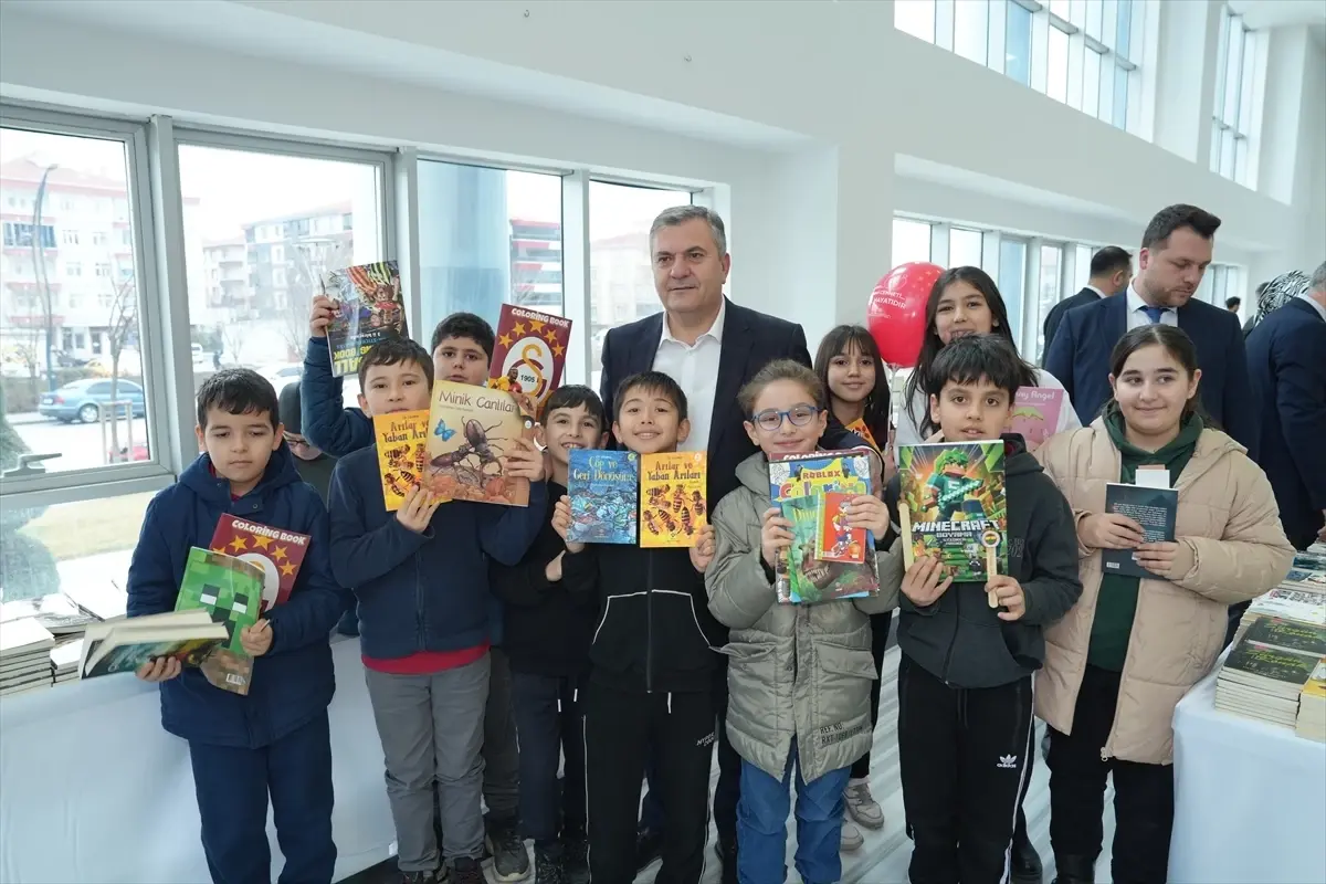 Çubuk’ta Kitap Fuarı Açıldı